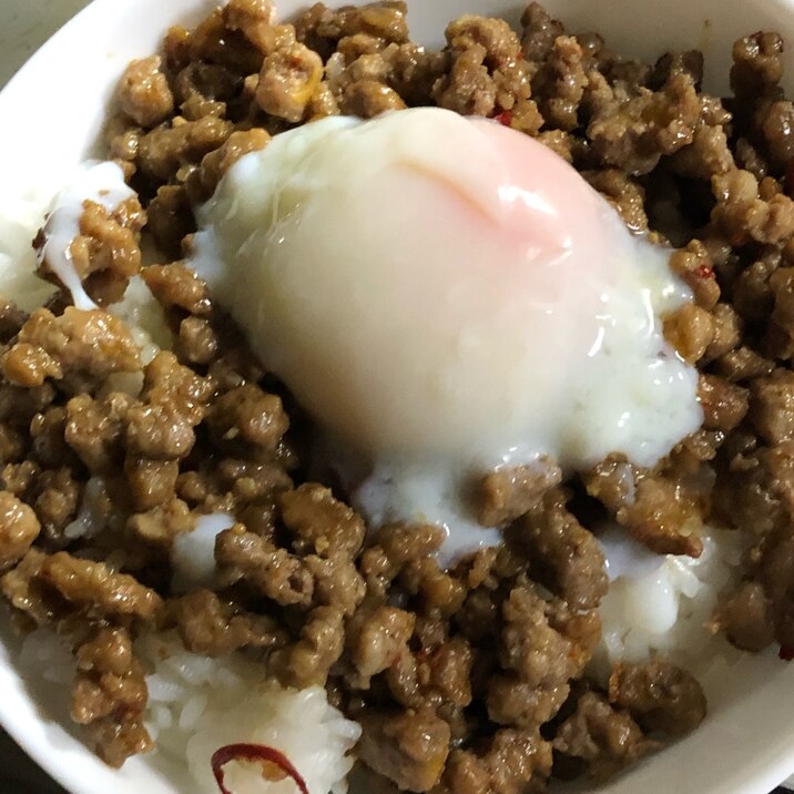 台湾ミンチ温玉載せご飯